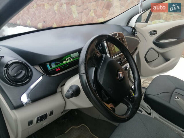Белый Рено Зое, объемом двигателя 0 л и пробегом 145 тыс. км за 8200 $, фото 14 на Automoto.ua