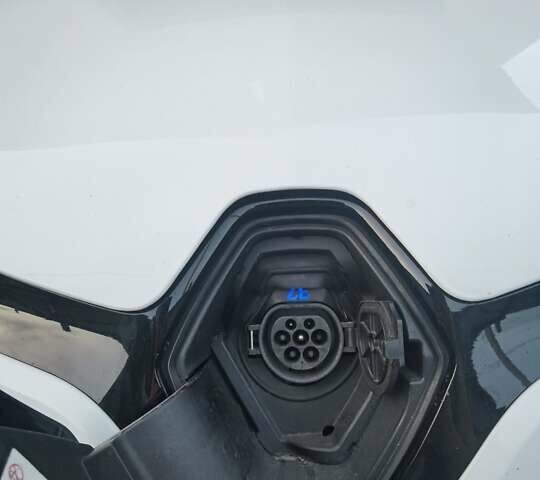 Білий Рено Зое, об'ємом двигуна 0 л та пробігом 131 тис. км за 6300 $, фото 24 на Automoto.ua