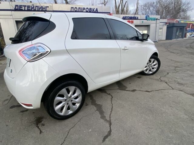 Белый Рено Зое, объемом двигателя 0 л и пробегом 159 тыс. км за 7550 $, фото 3 на Automoto.ua