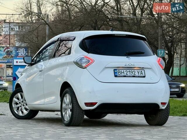 Белый Рено Зое, объемом двигателя 0 л и пробегом 147 тыс. км за 5999 $, фото 38 на Automoto.ua
