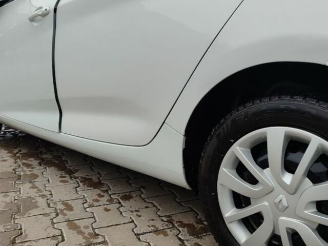 Білий Рено Зое, об'ємом двигуна 0 л та пробігом 98 тис. км за 5866 $, фото 3 на Automoto.ua