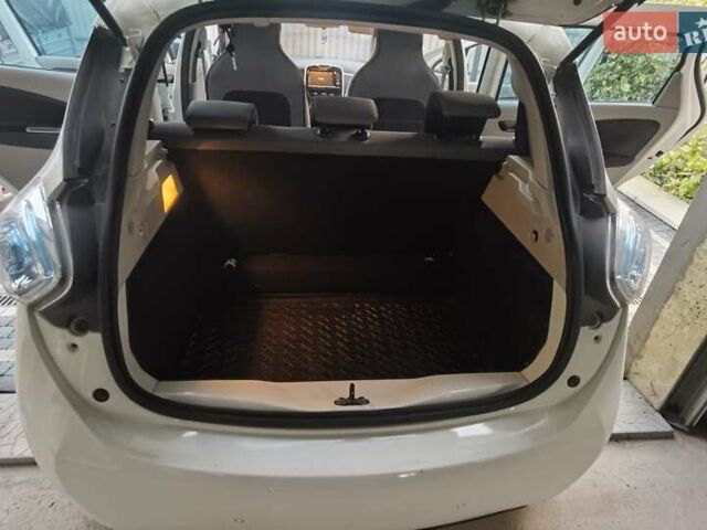 Білий Рено Зое, об'ємом двигуна 0 л та пробігом 131 тис. км за 6300 $, фото 30 на Automoto.ua