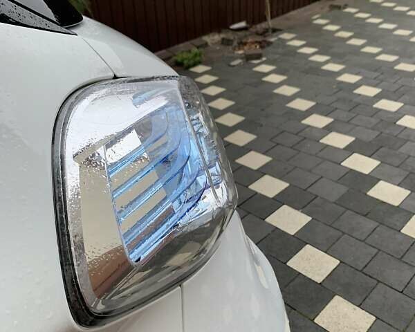 Білий Рено Зое, об'ємом двигуна 0 л та пробігом 68 тис. км за 5800 $, фото 3 на Automoto.ua