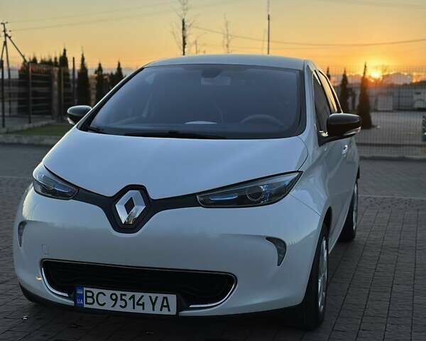 Белый Рено Зое, объемом двигателя 0 л и пробегом 93 тыс. км за 8000 $, фото 3 на Automoto.ua