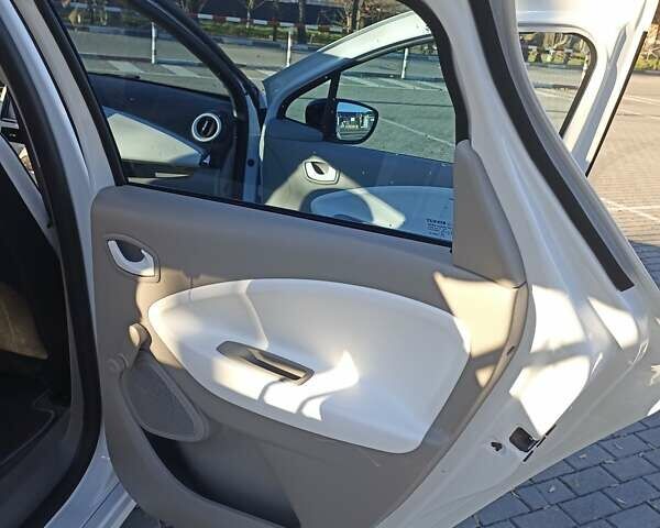 Рено Зое 2015 в Коломые на Automoto.ua Белый Рено Зое, объемом двигателя 0 л и пробегом 88 тыс. км за 6700 $, фото 17 на Automoto.ua