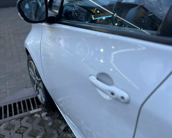 Белый Рено Зое, объемом двигателя 0 л и пробегом 159 тыс. км за 7600 $, фото 19 на Automoto.ua