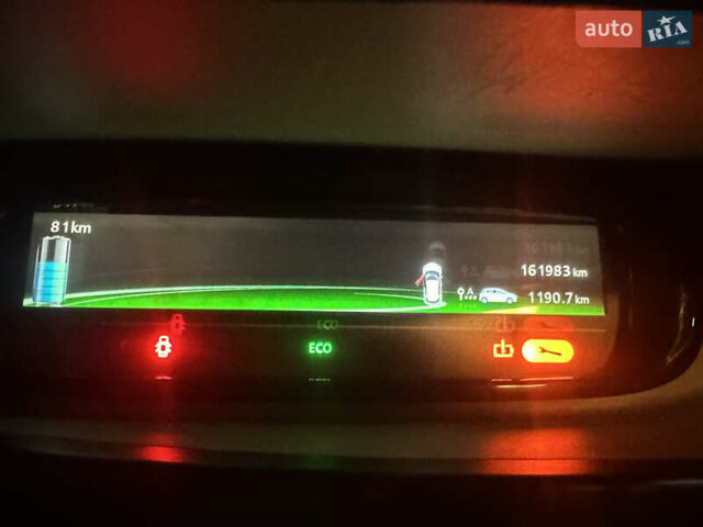 Белый Рено Зое, объемом двигателя 0 л и пробегом 162 тыс. км за 6500 $, фото 9 на Automoto.ua