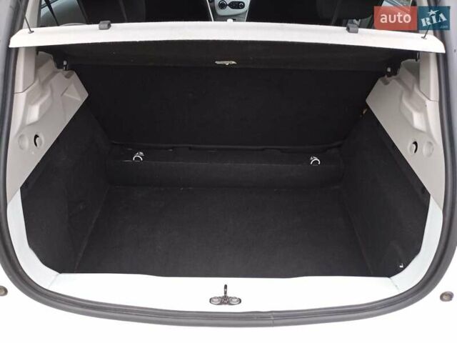 Рено Зое 2015 в Коломые на Automoto.ua Белый Рено Зое, объемом двигателя 0 л и пробегом 88 тыс. км за 6700 $, фото 25 на Automoto.ua