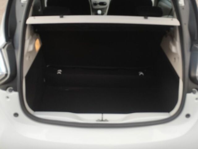 Білий Рено Зое, об'ємом двигуна 0 л та пробігом 15 тис. км за 6700 $, фото 5 на Automoto.ua