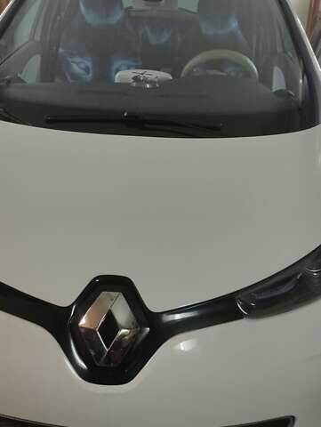 Белый Рено Зое, объемом двигателя 0 л и пробегом 364 тыс. км за 5600 $, фото 6 на Automoto.ua