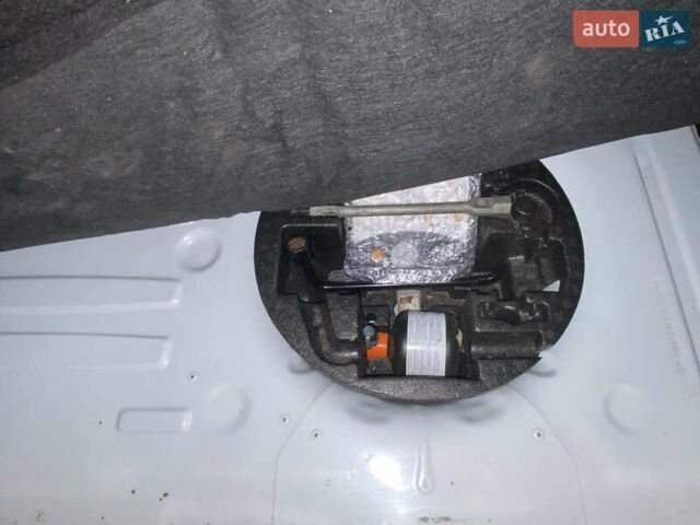 Белый Рено Зое, объемом двигателя 0 л и пробегом 159 тыс. км за 7550 $, фото 17 на Automoto.ua