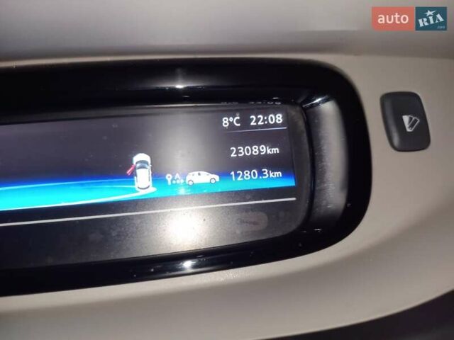 Белый Рено Зое, объемом двигателя 0 л и пробегом 231 тыс. км за 5900 $, фото 36 на Automoto.ua