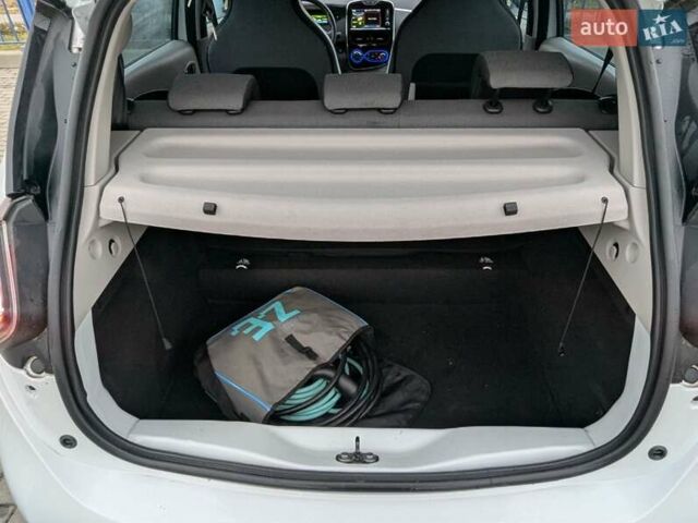 Білий Рено Зое, об'ємом двигуна 0 л та пробігом 85 тис. км за 6995 $, фото 28 на Automoto.ua