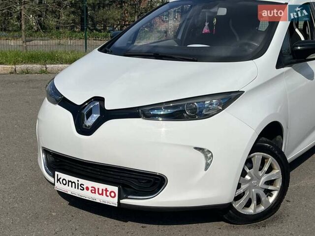 Белый Рено Зое, объемом двигателя 0 л и пробегом 195 тыс. км за 5999 $, фото 3 на Automoto.ua