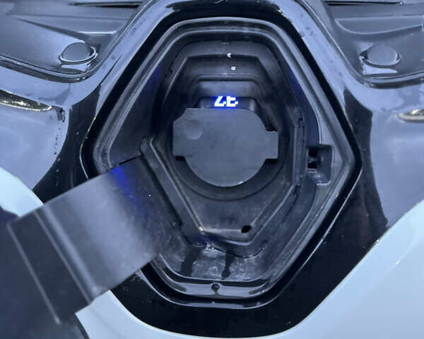 Белый Рено Зое, объемом двигателя 0 л и пробегом 159 тыс. км за 7600 $, фото 31 на Automoto.ua