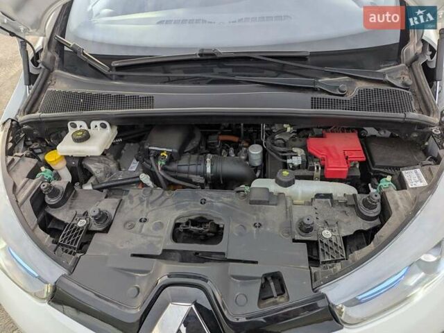 Белый Рено Зое, объемом двигателя 0 л и пробегом 85 тыс. км за 6900 $, фото 55 на Automoto.ua