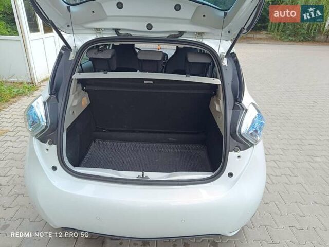 Білий Рено Зое, об'ємом двигуна 0 л та пробігом 127 тис. км за 8100 $, фото 15 на Automoto.ua