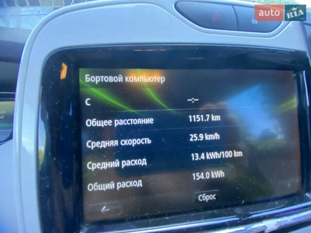 Белый Рено Зое, объемом двигателя 0 л и пробегом 96 тыс. км за 6900 $, фото 17 на Automoto.ua