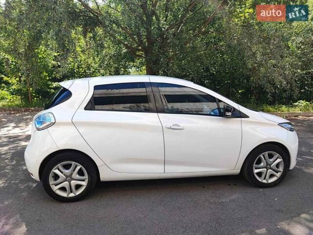 Білий Рено Зое, об'ємом двигуна 0 л та пробігом 70 тис. км за 7200 $, фото 8 на Automoto.ua