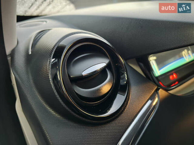 Белый Рено Зое, объемом двигателя 0 л и пробегом 127 тыс. км за 7150 $, фото 44 на Automoto.ua