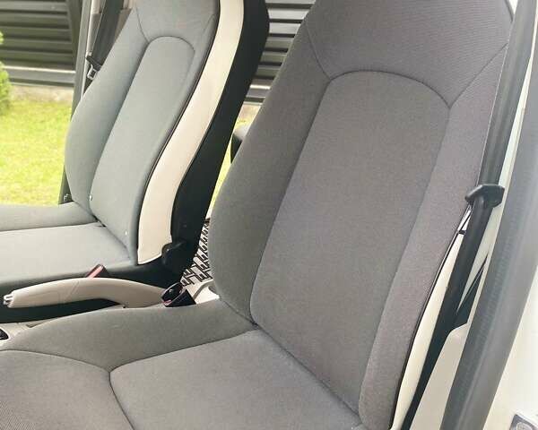 Белый Рено Зое, объемом двигателя 0 л и пробегом 126 тыс. км за 6800 $, фото 17 на Automoto.ua