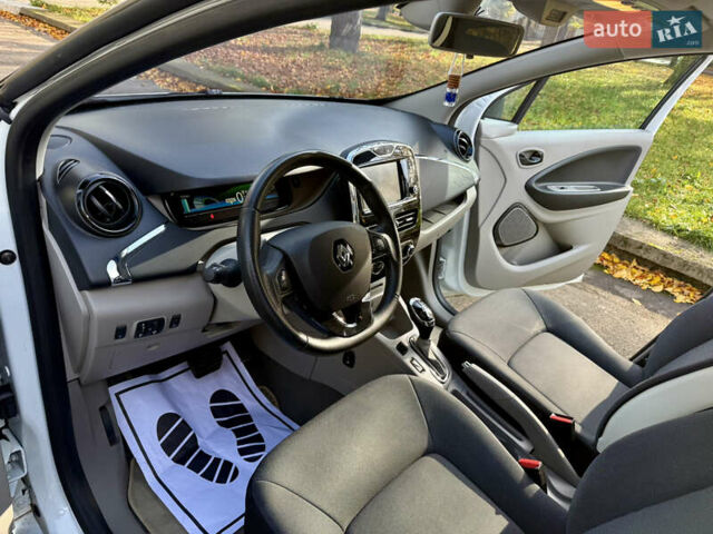 Білий Рено Зое, об'ємом двигуна 0 л та пробігом 68 тис. км за 6976 $, фото 15 на Automoto.ua