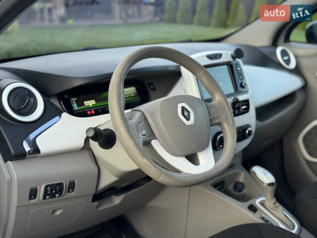 Белый Рено Зое, объемом двигателя 0 л и пробегом 129 тыс. км за 6499 $, фото 12 на Automoto.ua