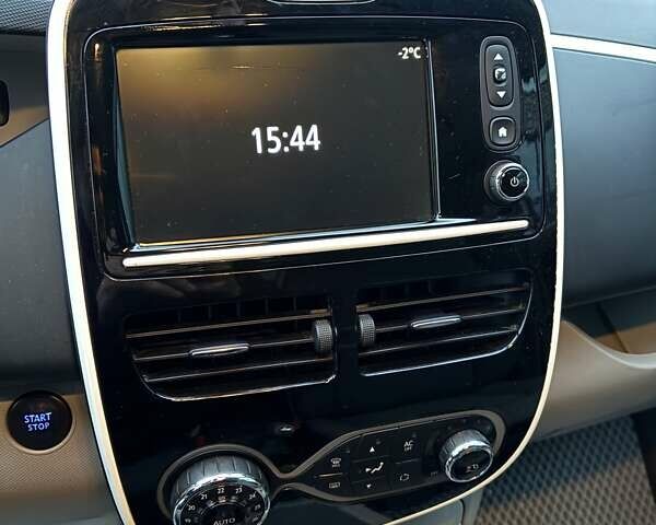 Білий Рено Зое, об'ємом двигуна 0 л та пробігом 124 тис. км за 6900 $, фото 14 на Automoto.ua