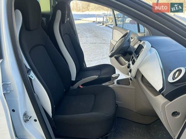 Белый Рено Зое, объемом двигателя 0 л и пробегом 102 тыс. км за 6200 $, фото 9 на Automoto.ua
