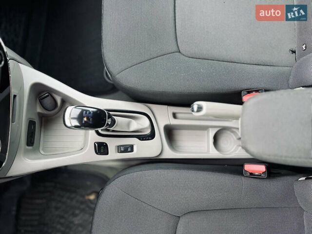 Білий Рено Зое, об'ємом двигуна 0 л та пробігом 160 тис. км за 7500 $, фото 24 на Automoto.ua