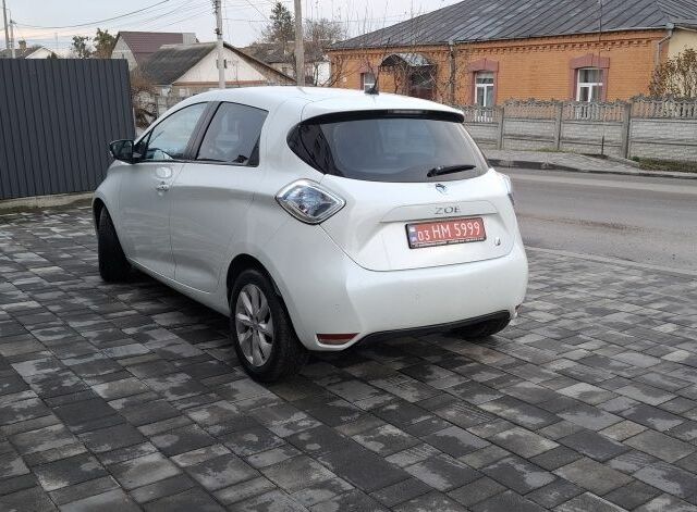 Белый Рено Зое, объемом двигателя 0 л и пробегом 106 тыс. км за 6300 $, фото 3 на Automoto.ua