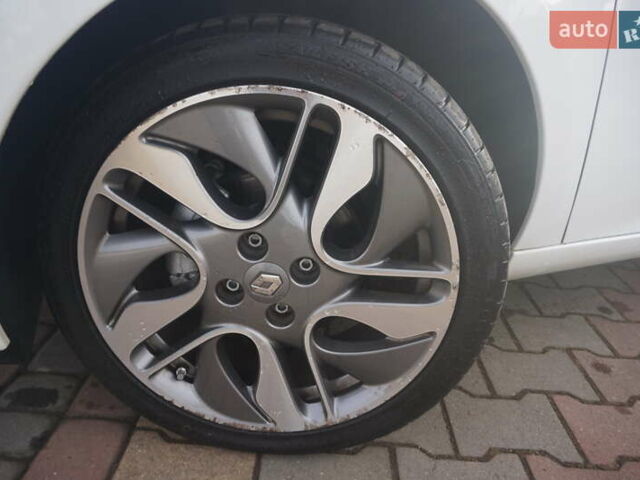 Белый Рено Зое, объемом двигателя 0 л и пробегом 86 тыс. км за 7200 $, фото 64 на Automoto.ua