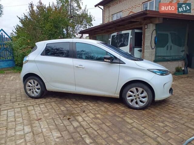 Белый Рено Зое, объемом двигателя 0 л и пробегом 231 тыс. км за 5900 $, фото 8 на Automoto.ua