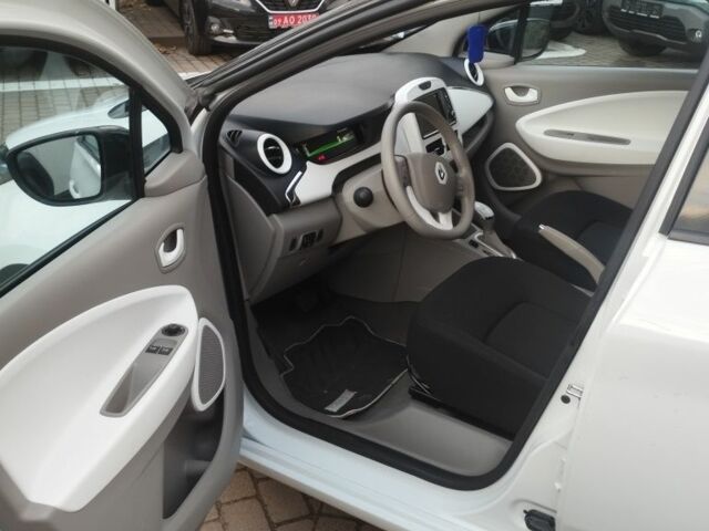 Білий Рено Зое, об'ємом двигуна 0 л та пробігом 15 тис. км за 6700 $, фото 13 на Automoto.ua