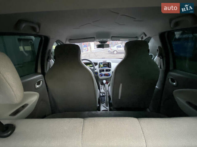 Белый Рено Зое, объемом двигателя 0 л и пробегом 159 тыс. км за 7550 $, фото 10 на Automoto.ua