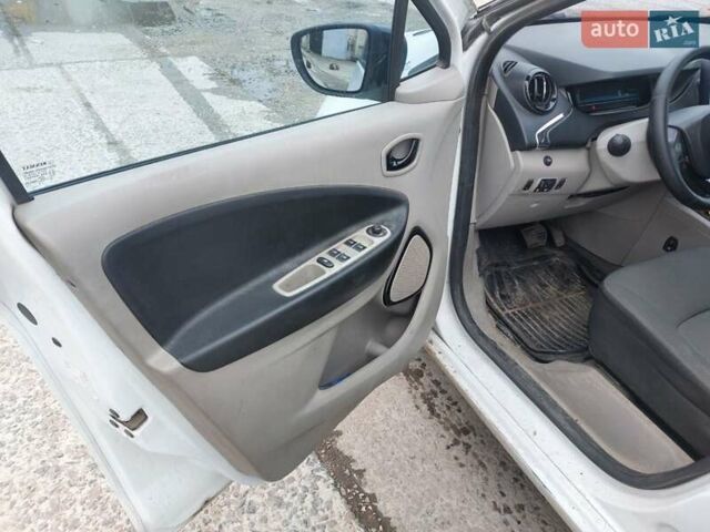 Рено Зое 2015 у Одесі на Automoto.ua Білий Рено Зое, об'ємом двигуна 0 л та пробігом 170 тис. км за 5000 $, фото 9 на Automoto.ua