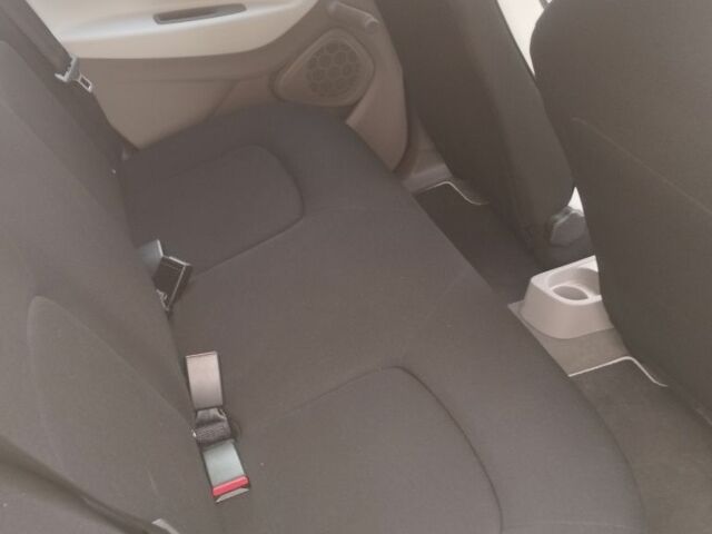 Білий Рено Зое, об'ємом двигуна 0 л та пробігом 15 тис. км за 6700 $, фото 9 на Automoto.ua