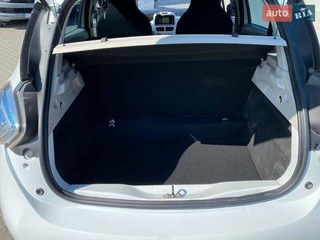 Білий Рено Зое, об'ємом двигуна 0 л та пробігом 91 тис. км за 6940 $, фото 30 на Automoto.ua