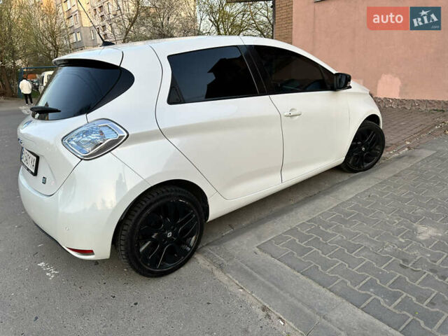 Білий Рено Зое, об'ємом двигуна 0 л та пробігом 127 тис. км за 5800 $, фото 8 на Automoto.ua