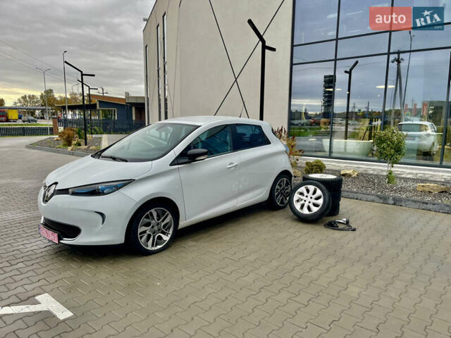 Белый Рено Зое, объемом двигателя 0 л и пробегом 124 тыс. км за 7000 $, фото 8 на Automoto.ua