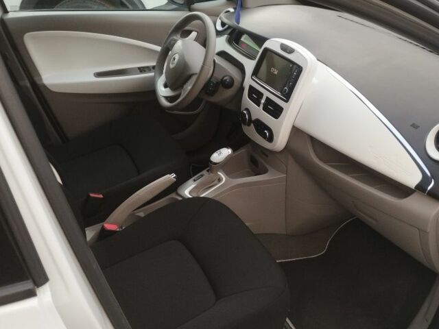 Білий Рено Зое, об'ємом двигуна 0 л та пробігом 15 тис. км за 6700 $, фото 11 на Automoto.ua