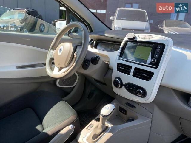 Білий Рено Зое, об'ємом двигуна 0 л та пробігом 91 тис. км за 6940 $, фото 29 на Automoto.ua