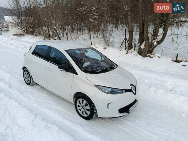 Белый Рено Зое, объемом двигателя 0 л и пробегом 96 тыс. км за 6150 $, фото 2 на Automoto.ua