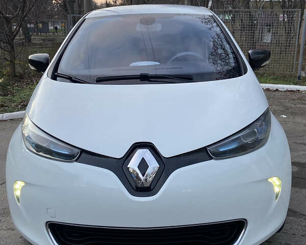 Белый Рено Зое, объемом двигателя 0 л и пробегом 159 тыс. км за 7550 $, фото 1 на Automoto.ua