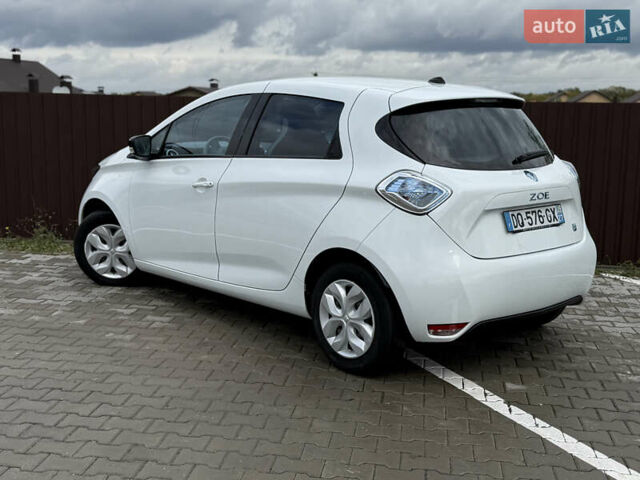 Белый Рено Зое, объемом двигателя 0 л и пробегом 32 тыс. км за 6600 $, фото 8 на Automoto.ua