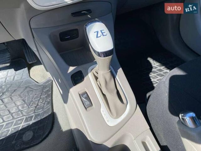Білий Рено Зое, об'ємом двигуна 0 л та пробігом 91 тис. км за 6940 $, фото 23 на Automoto.ua