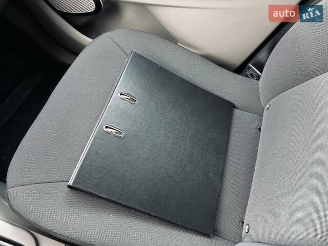 Білий Рено Зое, об'ємом двигуна 0 л та пробігом 160 тис. км за 7500 $, фото 32 на Automoto.ua