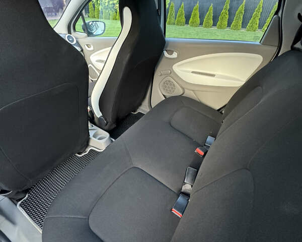 Белый Рено Зое, объемом двигателя 0 л и пробегом 129 тыс. км за 6499 $, фото 16 на Automoto.ua