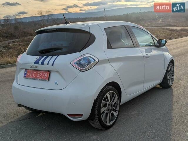 Белый Рено Зое, объемом двигателя 0 л и пробегом 85 тыс. км за 6900 $, фото 30 на Automoto.ua