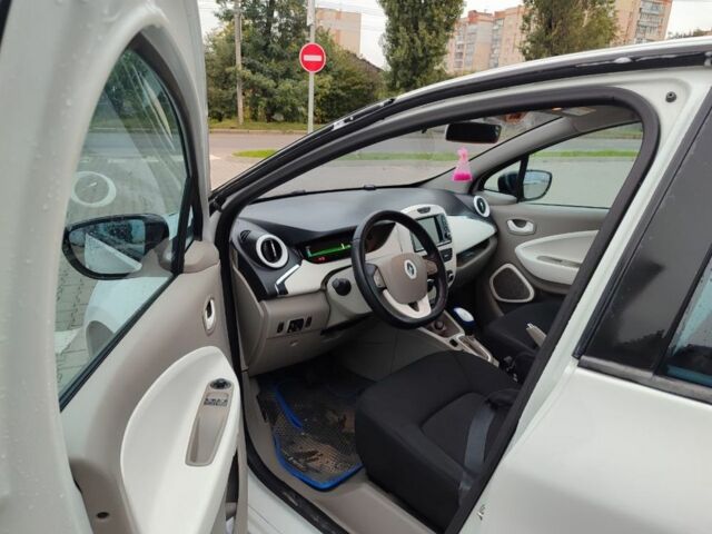 Білий Рено Зое, об'ємом двигуна 0 л та пробігом 98 тис. км за 5866 $, фото 17 на Automoto.ua